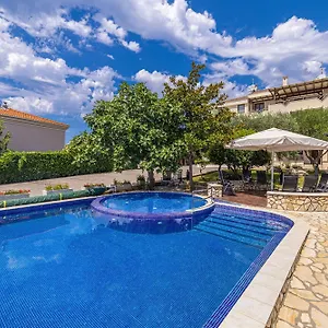  Appartement Haya With Heated Pool